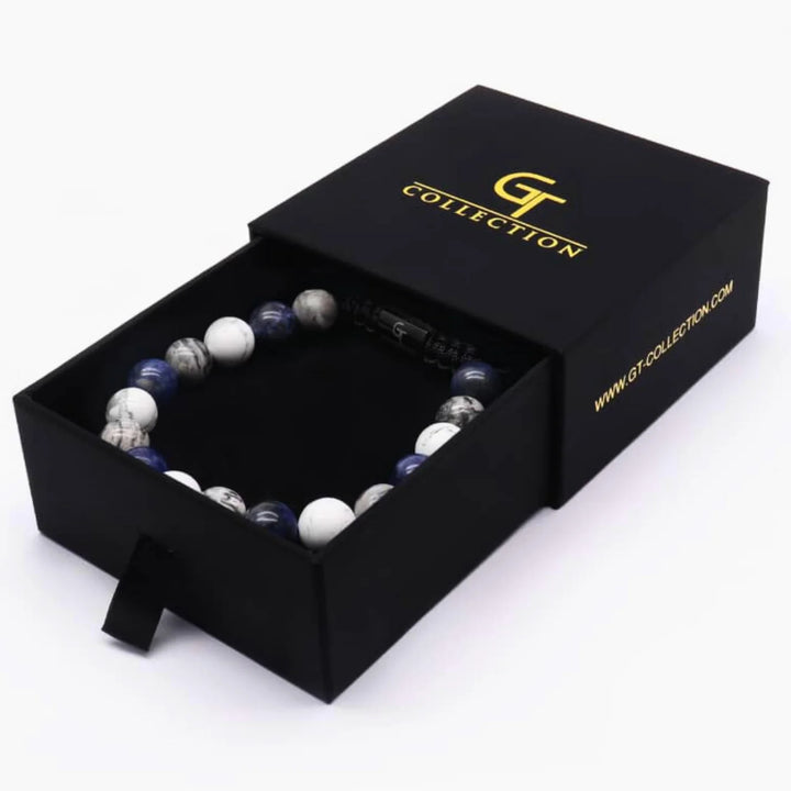 GT collection - moška zapestnica iz perl sodalita, belega hovlita in sivega jaspisa